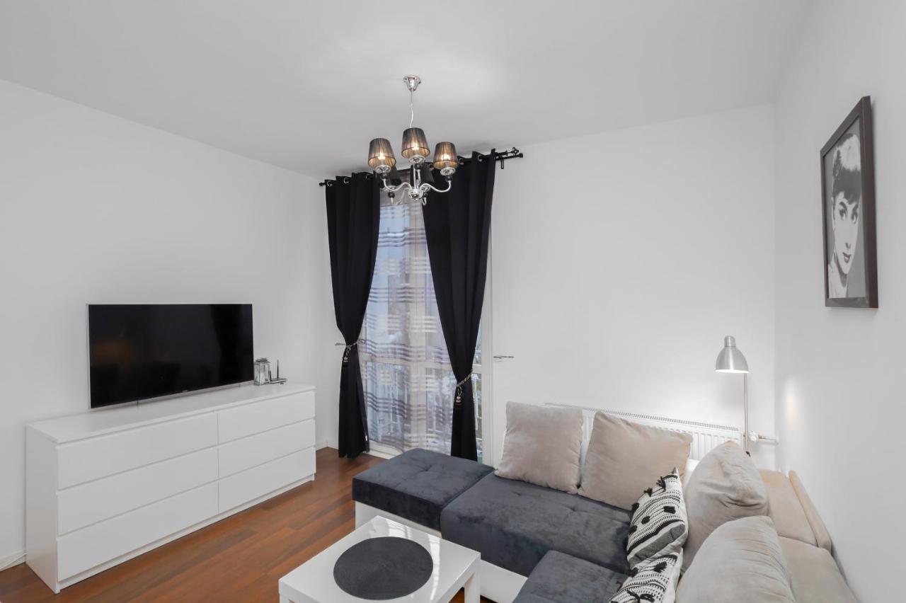 Hotel Black&White Cracovia Esterno foto