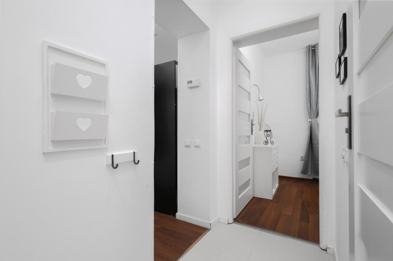 Hotel Black&White Cracovia Esterno foto